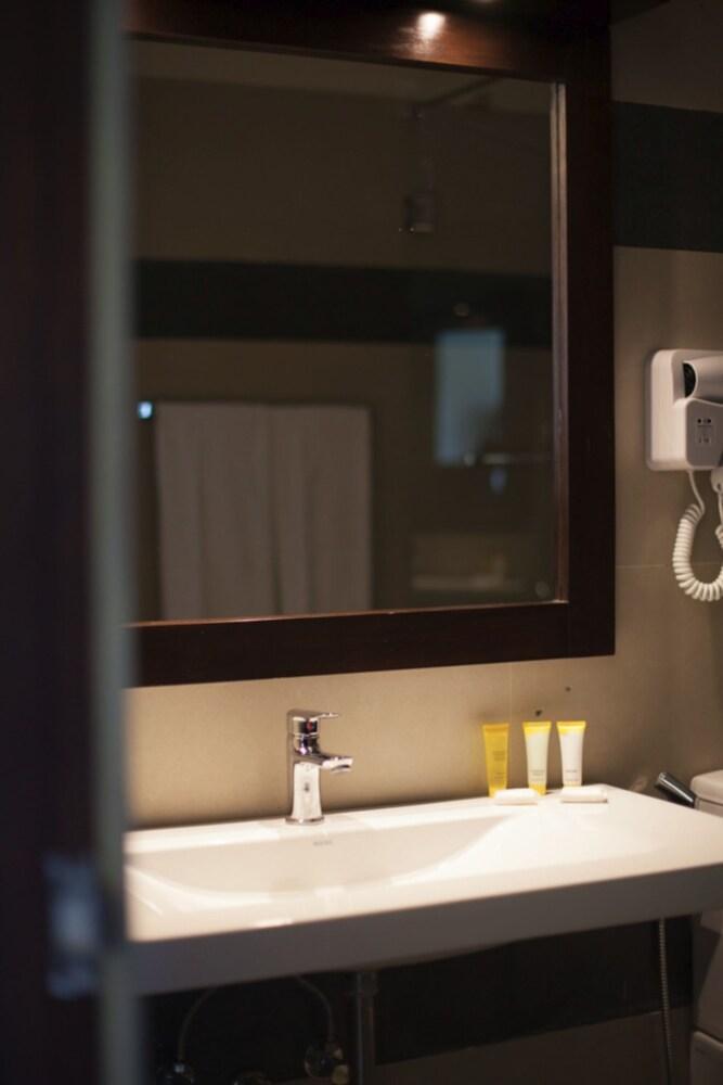Oak Ray City Hotel Κάντι Εξωτερικό φωτογραφία