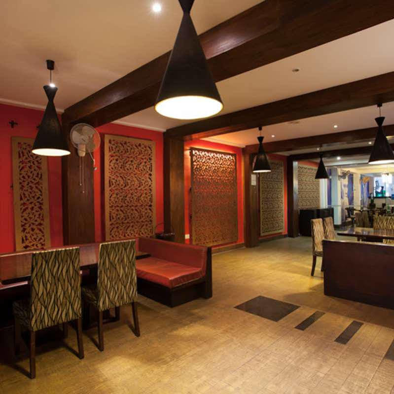 Oak Ray City Hotel Κάντι Εξωτερικό φωτογραφία