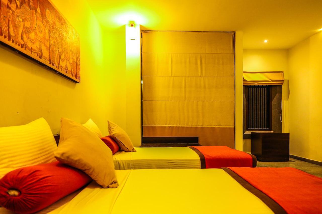 Oak Ray City Hotel Κάντι Εξωτερικό φωτογραφία